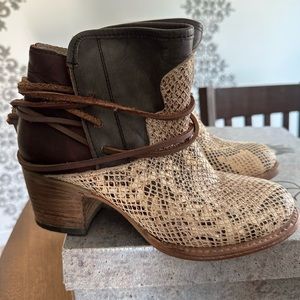 FreeBird by Steven Casey snake skin boots Sz 7